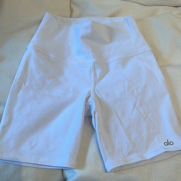 ALO white 7” biker shirt - Picture 3 of 3